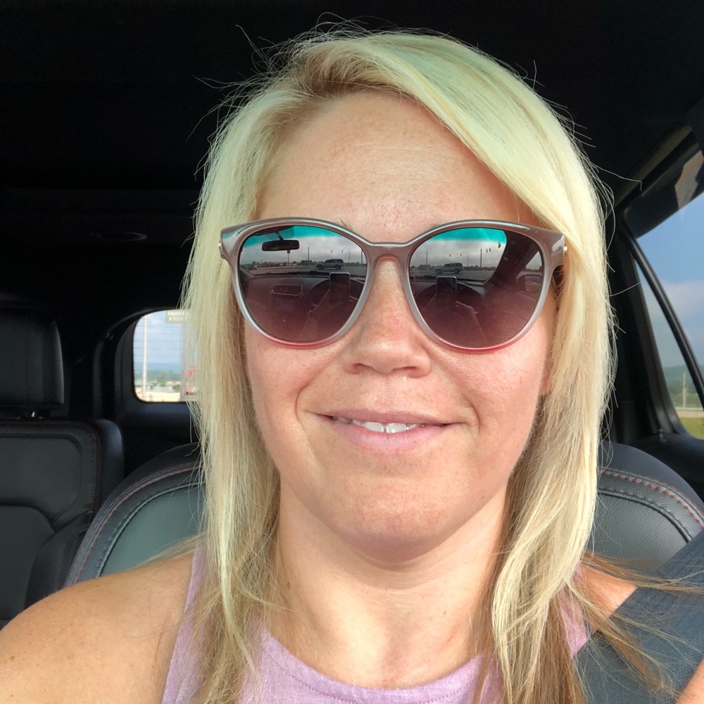 Meet your Posher, Laurie